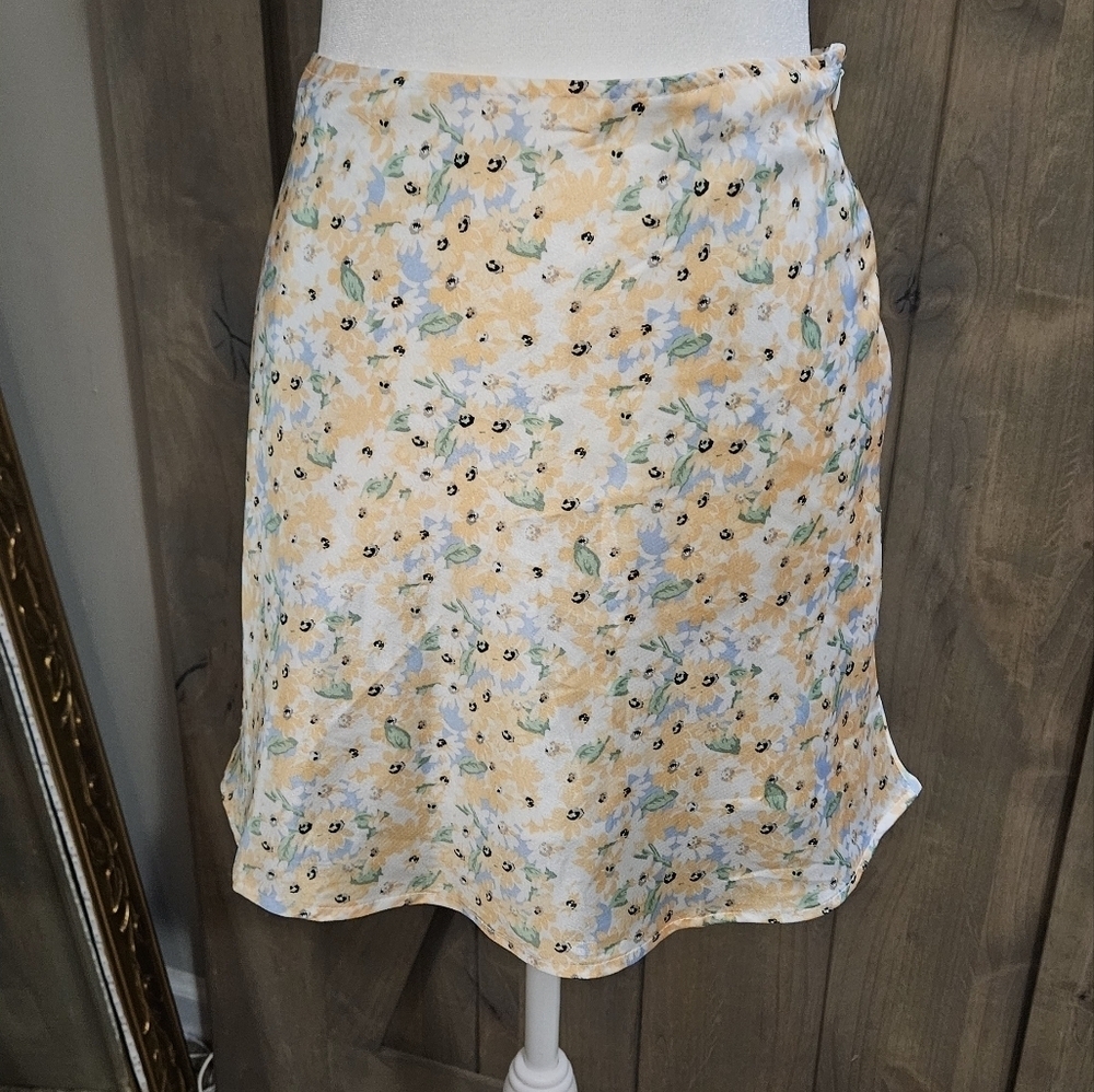 PRINCESS POLLY Fine lines mini Skirt floral blue/yellow. Size 4 NWT - Picture 9 of 16